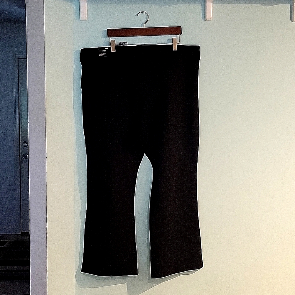 *FREE SHIPPING*  Torrid studio luxe boot cut trouser pants. Size 26R